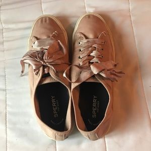 Soft Pink Sperry Top-Sider pier sneakers